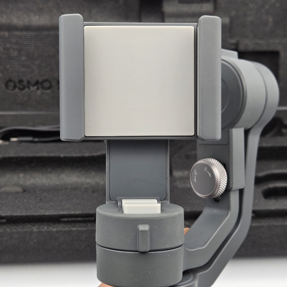 DJI Osmo Mobile 2 3-Axis Handheld Gimbal Stabilizer - Picture 11 of 17